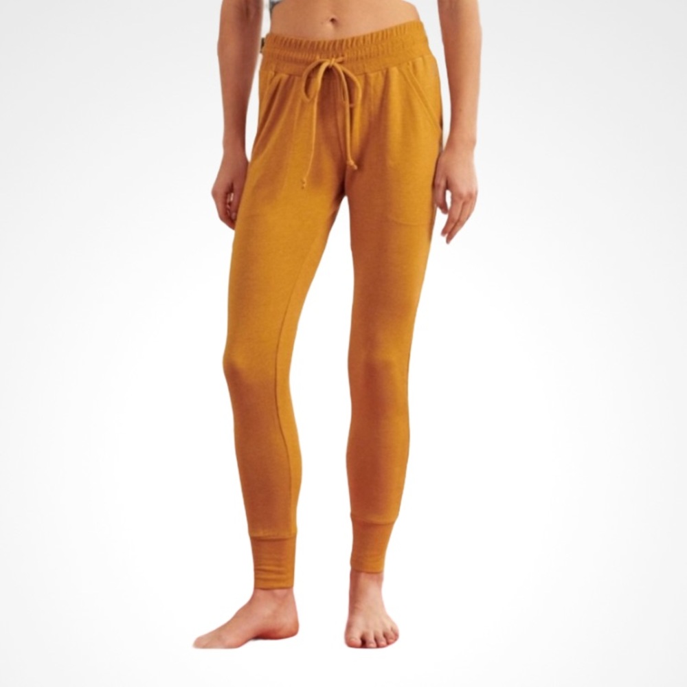 🌸New🌸 FP Movement Jogger Pants Gold Size XS NWT - Picture 1 of 13